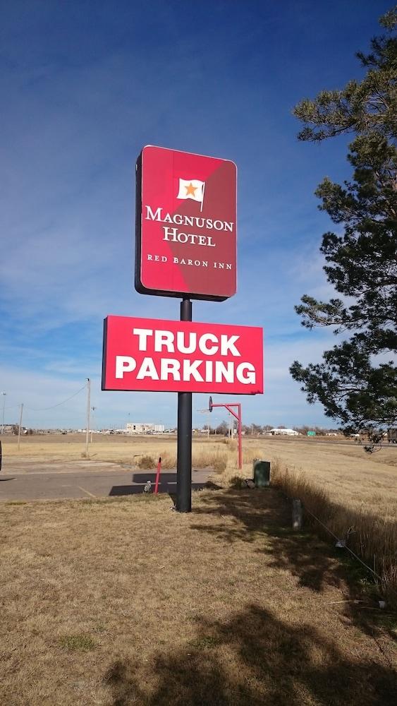 Magnuson Hotel Red Baron Garden City Eksteriør bilde