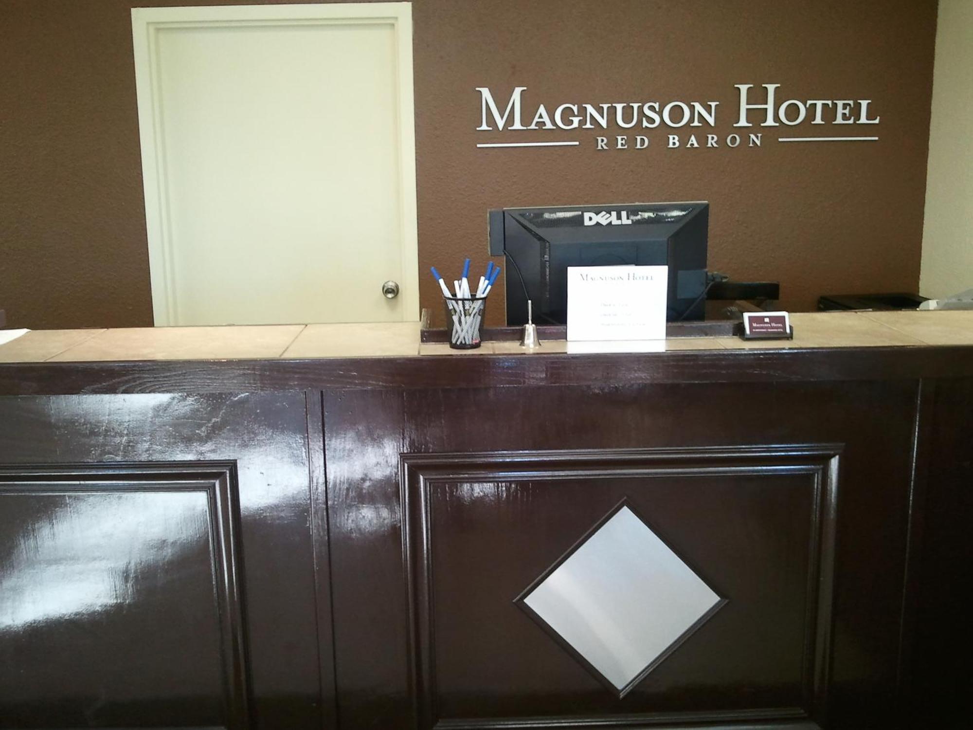 Magnuson Hotel Red Baron Garden City Eksteriør bilde